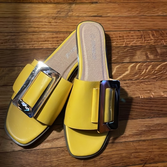 Charming Lady Slides - Picture 9 of 9